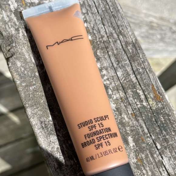 Mac Studio Sculpt  Foundation - Picture 3 of 3